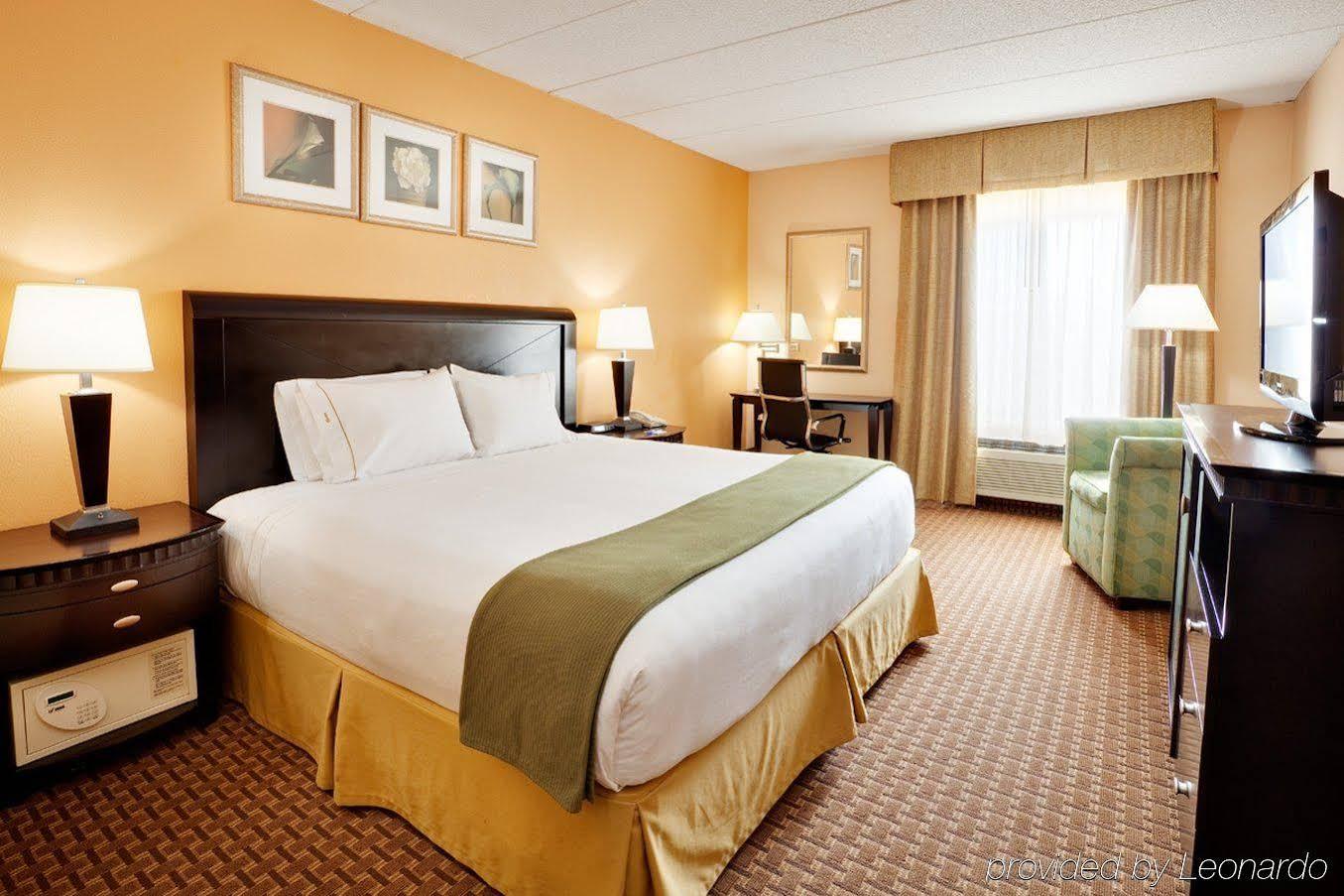 Baymont By Wyndham East Windsor Bradley Airport Hotel Екстериор снимка
