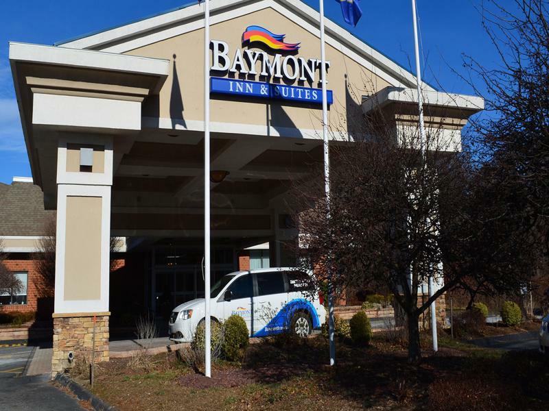 Baymont By Wyndham East Windsor Bradley Airport Hotel Екстериор снимка