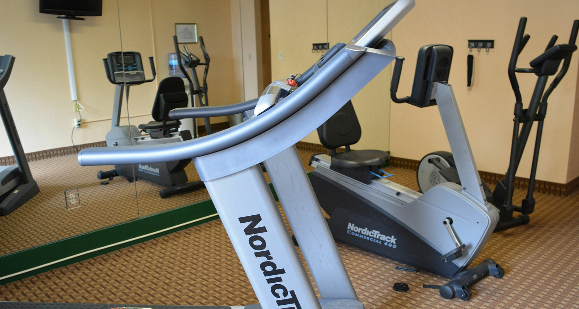 Baymont By Wyndham East Windsor Bradley Airport Hotel Екстериор снимка