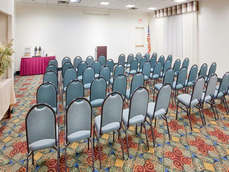 Baymont By Wyndham East Windsor Bradley Airport Hotel Екстериор снимка