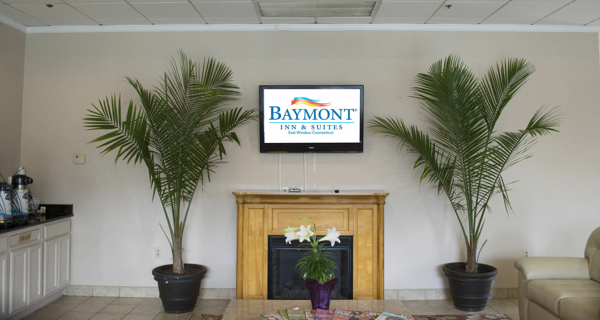 Baymont By Wyndham East Windsor Bradley Airport Hotel Екстериор снимка