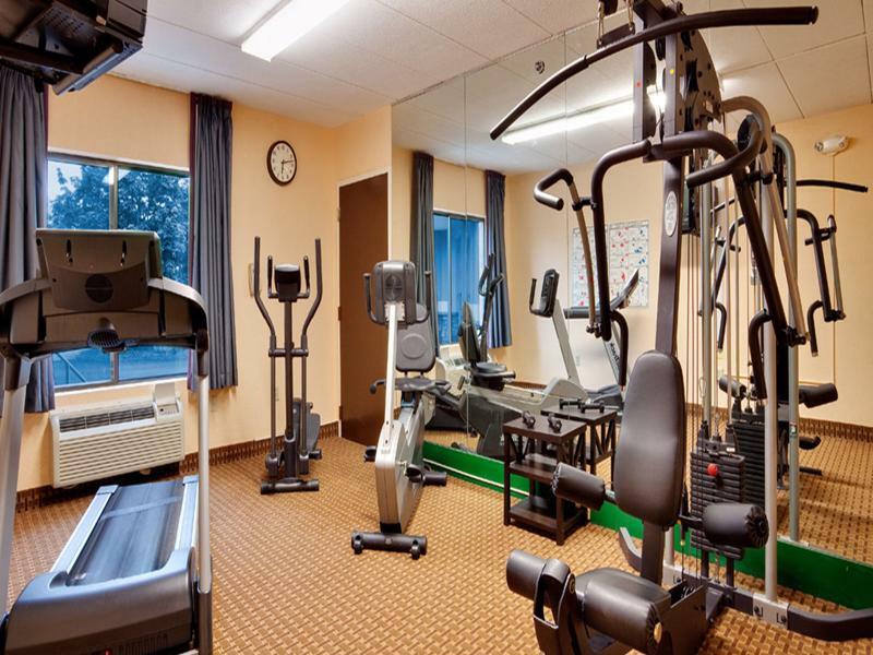 Baymont By Wyndham East Windsor Bradley Airport Hotel Екстериор снимка